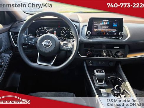 Used 2023 Nissan Rogue SV image 6