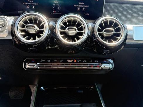 Used 2020 Mercedes-Benz GLB 250 4MATIC image 11