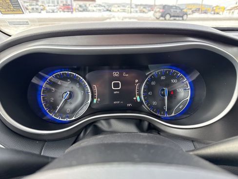 Used 2024 Chrysler Pacifica Touring-L image 36