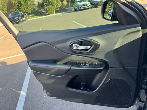 Used 2021 Jeep Cherokee Trailhawk w/ Technology Group image 13