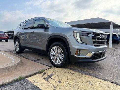 Used 2026 GMC Acadia Elevation w/ Elevation Premium Package FWD image 3