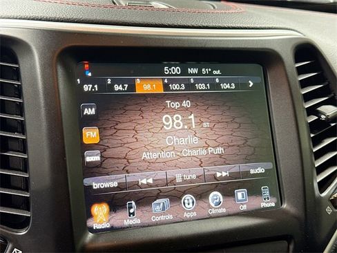 Used 2018 Jeep Cherokee Trailhawk w/ Cold Weather Group image 16