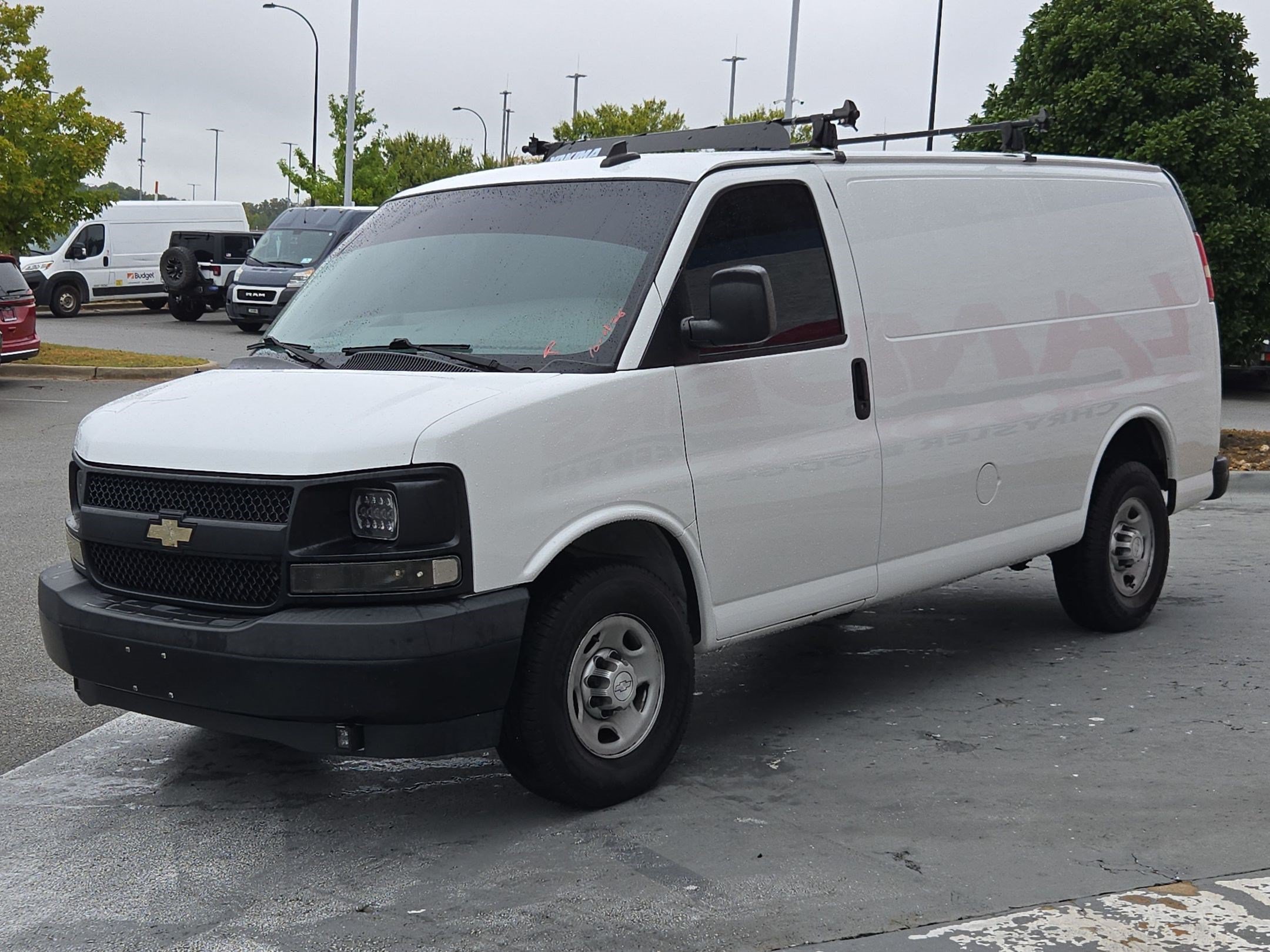 Used 2017 Chevrolet Express 2500 RWD image 3