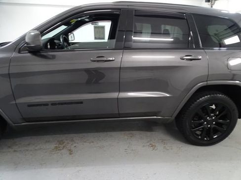Used 2019 Jeep Grand Cherokee Altitude AWD/4WD image 20