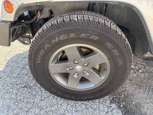 Used 2014 Jeep Wrangler Sahara w/ Connectivity Group AWD/4WD image 17