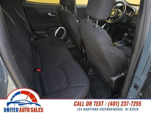 Used 2018 Jeep Renegade Latitude w/ Cold Weather Group AWD/4WD image 12