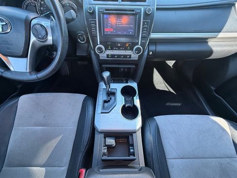 Used 2012 Toyota Camry SE w/ Leather Pkg FWD image 12