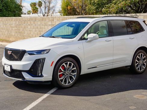 Certified 2024 Cadillac XT6 Sport image 3