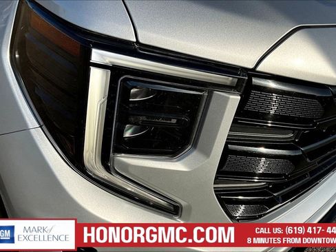 Used 2022 GMC Sierra 1500 Elevation image 32