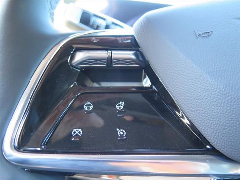 New 2026 Cadillac Optiq Luxury 1 image 17