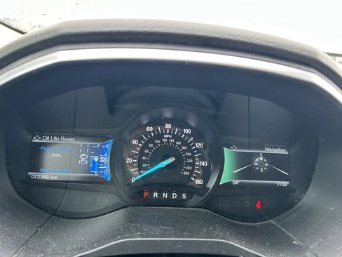 Used 2018 Ford Edge Titanium w/ Ford Safe & Smart Package AWD/4WD image 17