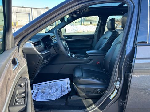 Used 2024 Jeep Grand Cherokee Limited 4xe w/ Luxury Tech Group II image 9