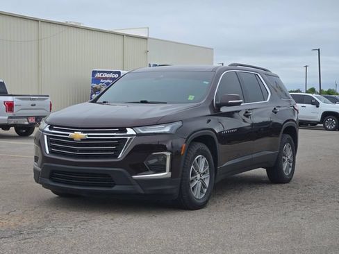 Used 2023 Chevrolet Traverse LT w/ Rear Camera Mirror Package AWD/4WD image 3