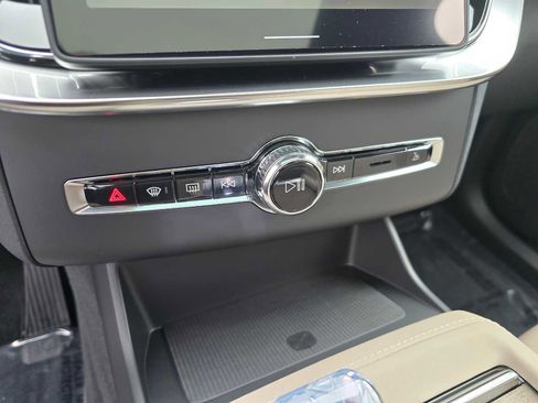 New 2026 Volvo XC90 B6 Plus w/ Protection Package Premier image 31