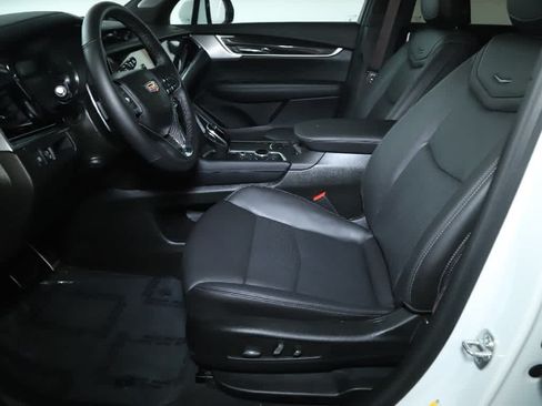 Used 2025 Cadillac XT6 Sport AWD/4WD image 19