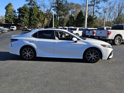 Used 2022 Toyota Camry SE image 15