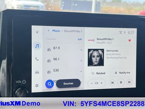 Certified 2025 Toyota Corolla SE image 30