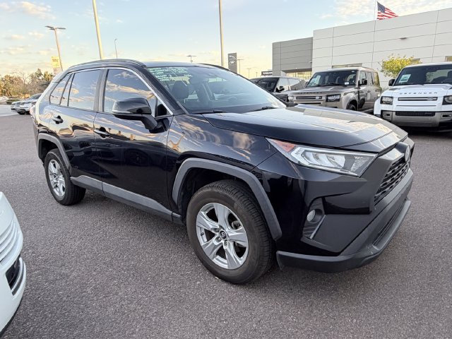 Used 2019 Toyota RAV4 XLE AWD/4WD image 2