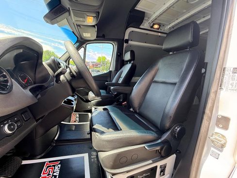 Used 2024 Mercedes-Benz Sprinter 2500 image 17