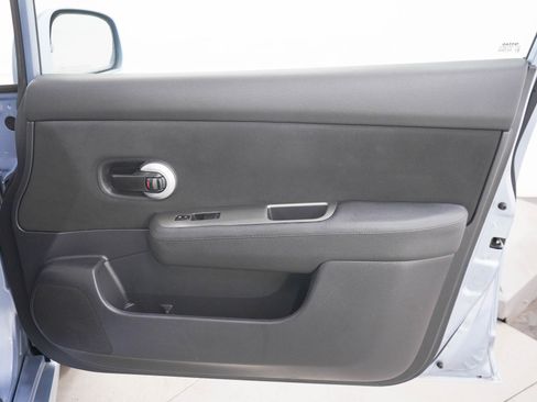 Used 2011 Nissan Versa Hatchback w/ Premium Pkg FWD image 9