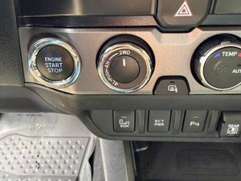 Used 2021 Toyota Tacoma TRD Off-Road w/ Technology Package AWD/4WD image 18