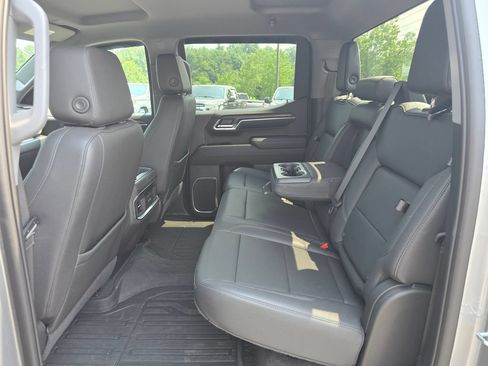 Used 2023 GMC Sierra 1500 SLT w/ SLT Premium Package AWD/4WD image 10