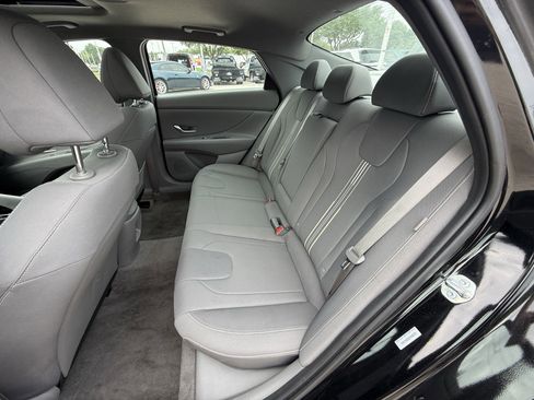 Used 2025 Hyundai Elantra SEL FWD image 31