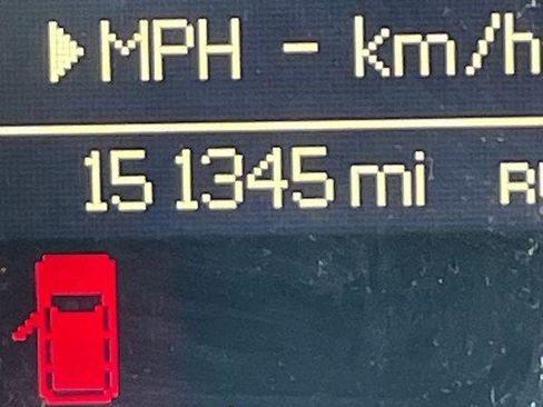 Used 2015 Chrysler Town & Country Limited image 16