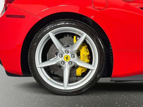 Used 2019 Ferrari 488 GTB RWD image 5