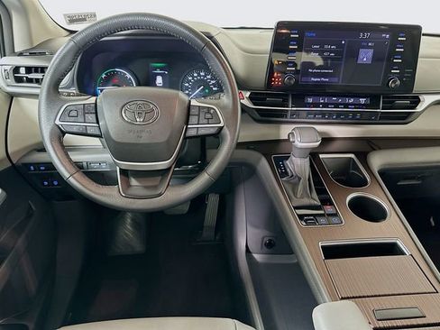 Certified 2024 Toyota Sienna XLE image 22