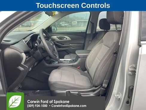 Used 2020 Chevrolet Traverse LS image 2