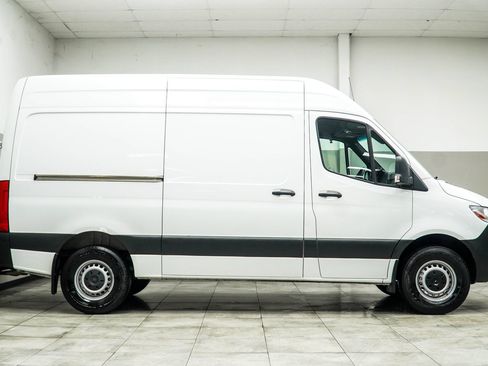 Used 2022 Mercedes-Benz Sprinter 2500 image 4