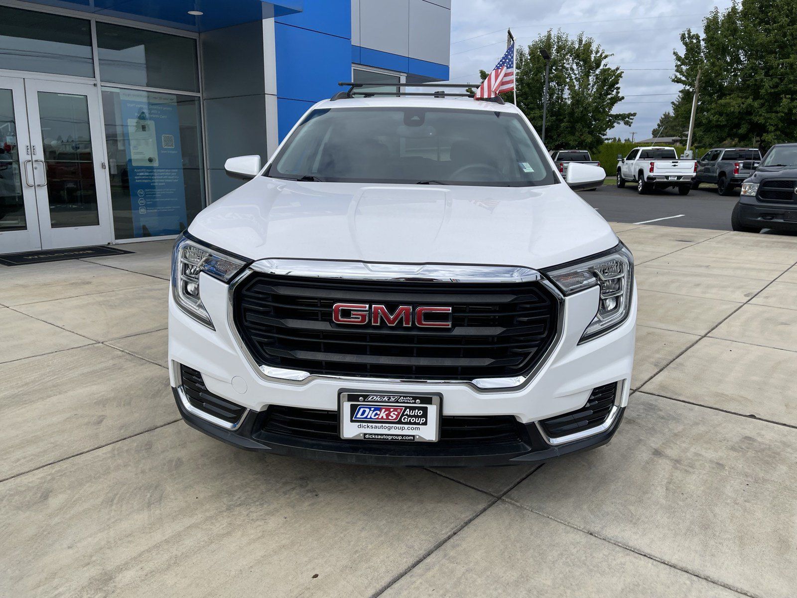 Used 2022 GMC Terrain SLE w/ Driver Convenience Package AWD/4WD image 8