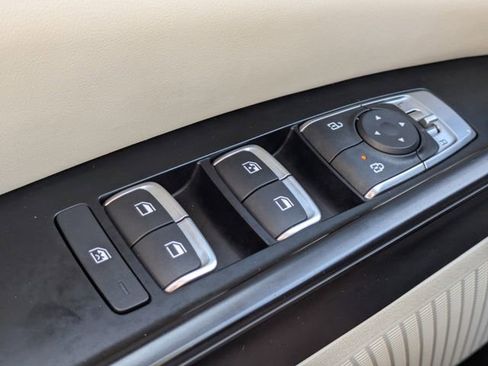 Used 2024 Kia Carnival LX image 20