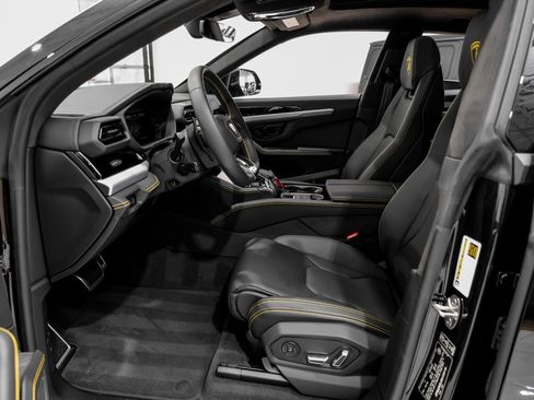 Used 2025 Lamborghini Urus SE image 6