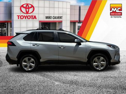 Used 2020 Toyota RAV4 Limited AWD/4WD image 3