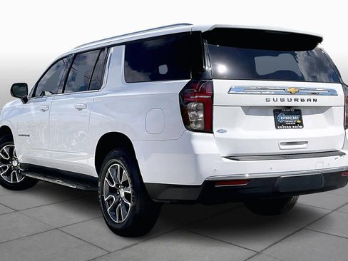 Used 2022 Chevrolet Suburban LT w/ Luxury Package image 12