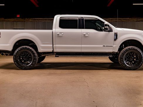 Used 2022 Ford F250 Lariat w/ FX4 Off-Road Package image 10