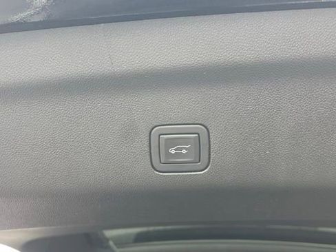 Used 2024 GMC Yukon XL Denali Ultimate image 6