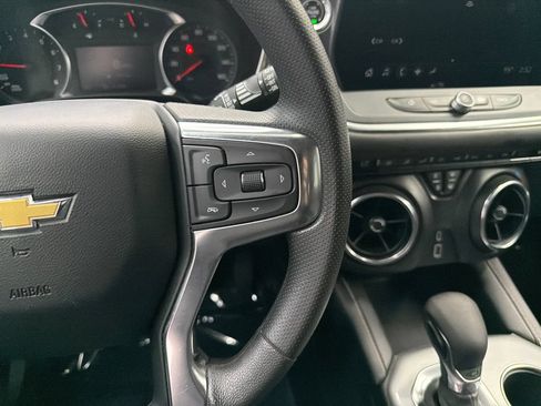 Used 2025 Chevrolet Blazer LT FWD image 25
