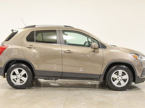 Used 2020 Chevrolet Trax LT w/ LT Convenience Package image 12