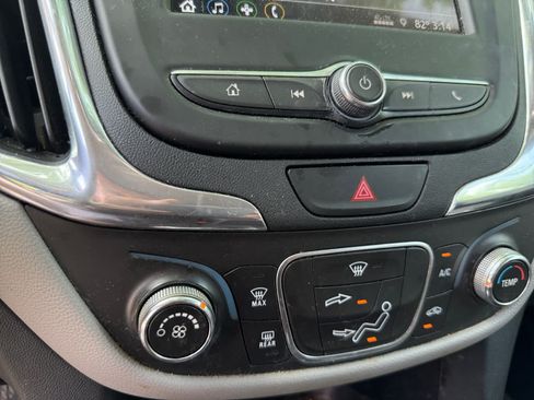 Used 2019 Chevrolet Equinox LS w/ LS Convenience Package FWD image 17