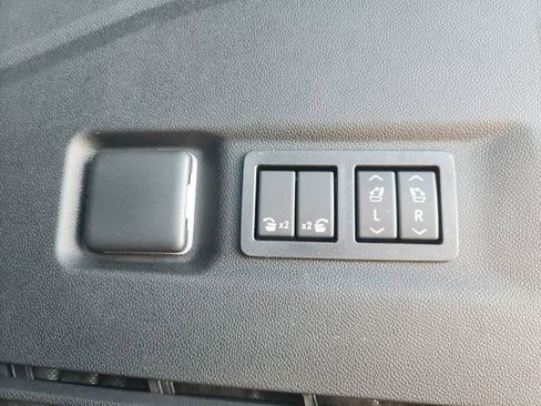 Used 2025 Chevrolet Suburban High Country image 26