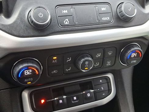 Used 2023 GMC Acadia SLE w/ Driver Convenience Package image 16