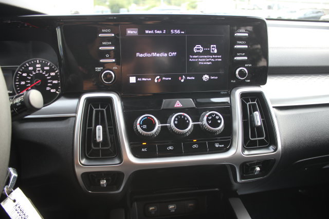 Used 2023 Kia Sorento LX AWD/4WD image 4