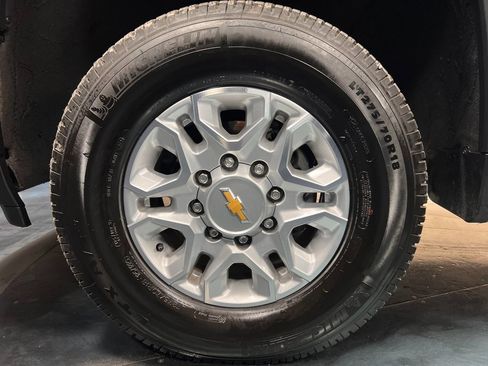 Used 2022 Chevrolet Silverado 2500 Custom w/ Custom Value Package image 24