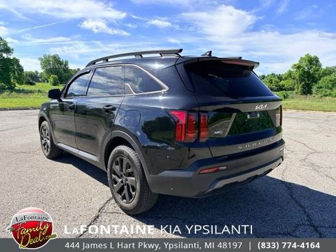 Certified 2022 Kia Sorento S w/ Panoramic Sunroof Package AWD/4WD image 3