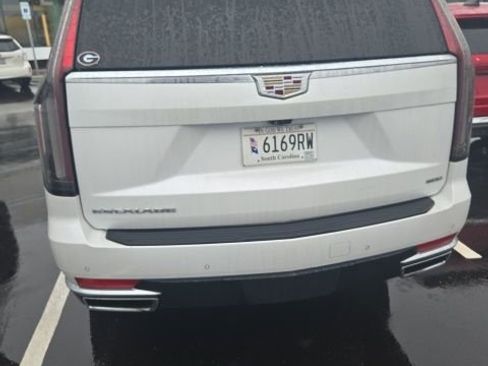 Used 2022 Cadillac Escalade ESV Premium Luxury image 6