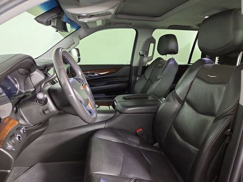 Used 2019 Cadillac Escalade Luxury AWD/4WD image 14