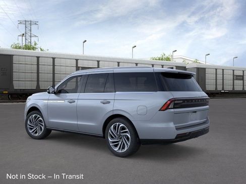 New 2026 Lincoln Navigator Reserve AWD/4WD image 4